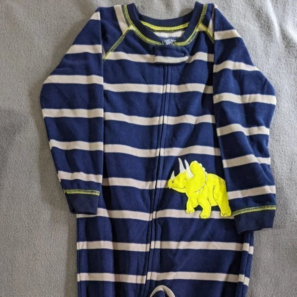 Boys Carter's Rhino one piece zip up footed sleeper size‎ 3t